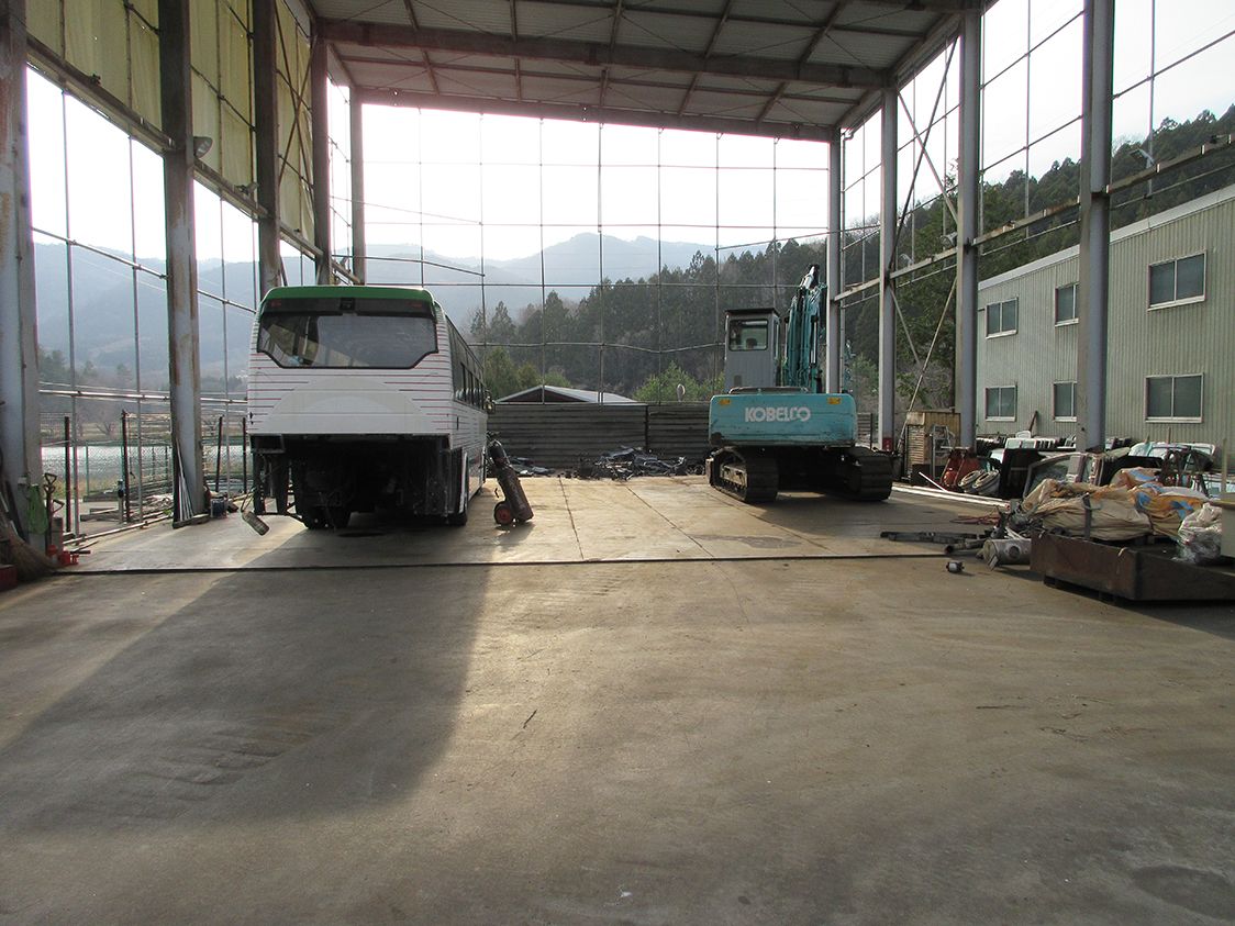 解体&リサイクル工場