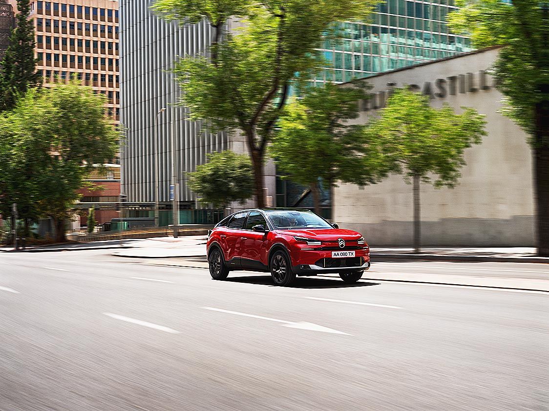 シトロエン、ハッチバック「C4」のHVに特別仕様車「エディションルミエル」