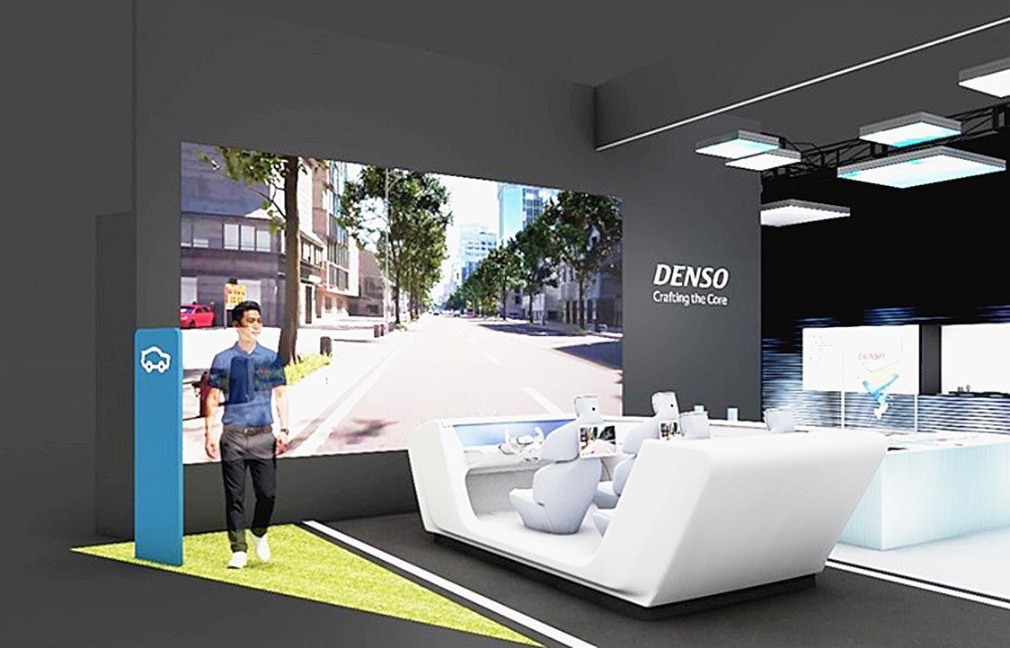 デンソーの「4人乗りのシミュレーションカー」