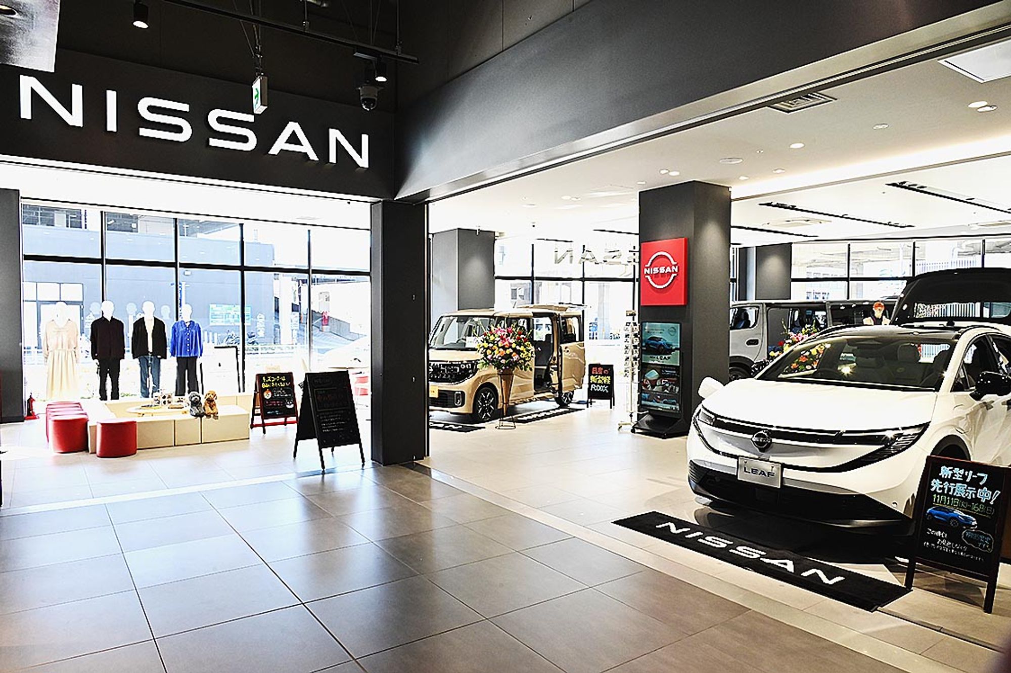 日産、大型モールなどの「ウォークイン店舗」を倍増　商業施設で新たな顧客開拓