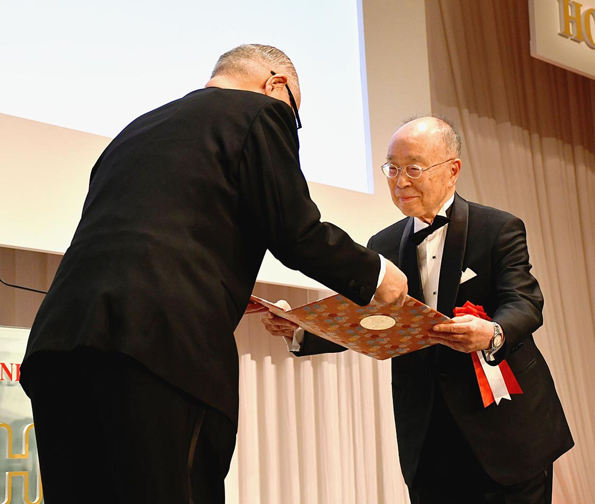 第46回「本田賞」贈呈式　面発光レーザー着想の伊賀健一博士