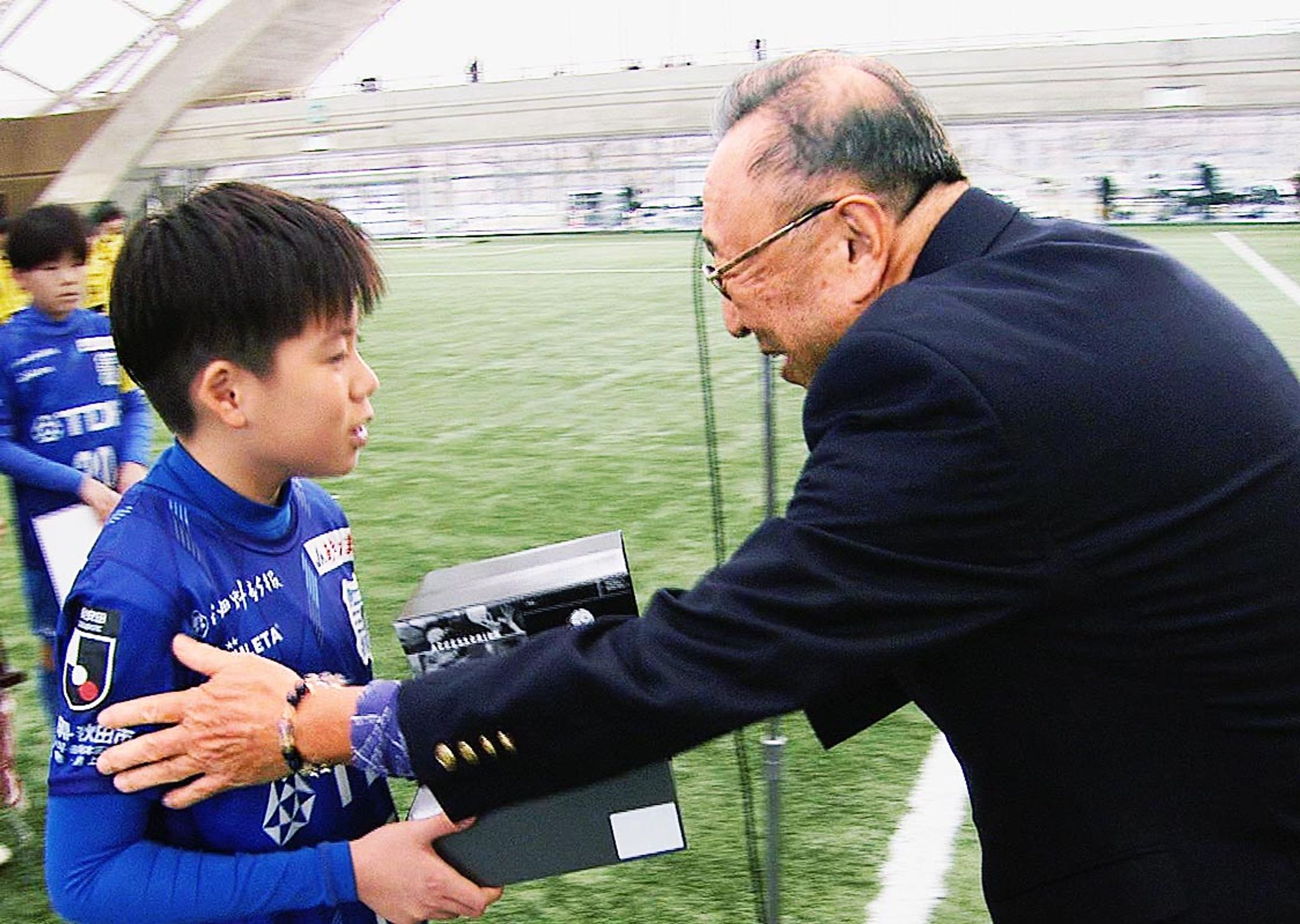 秋田県トヨタ会、小学5年生以下のサッカー大会を開催