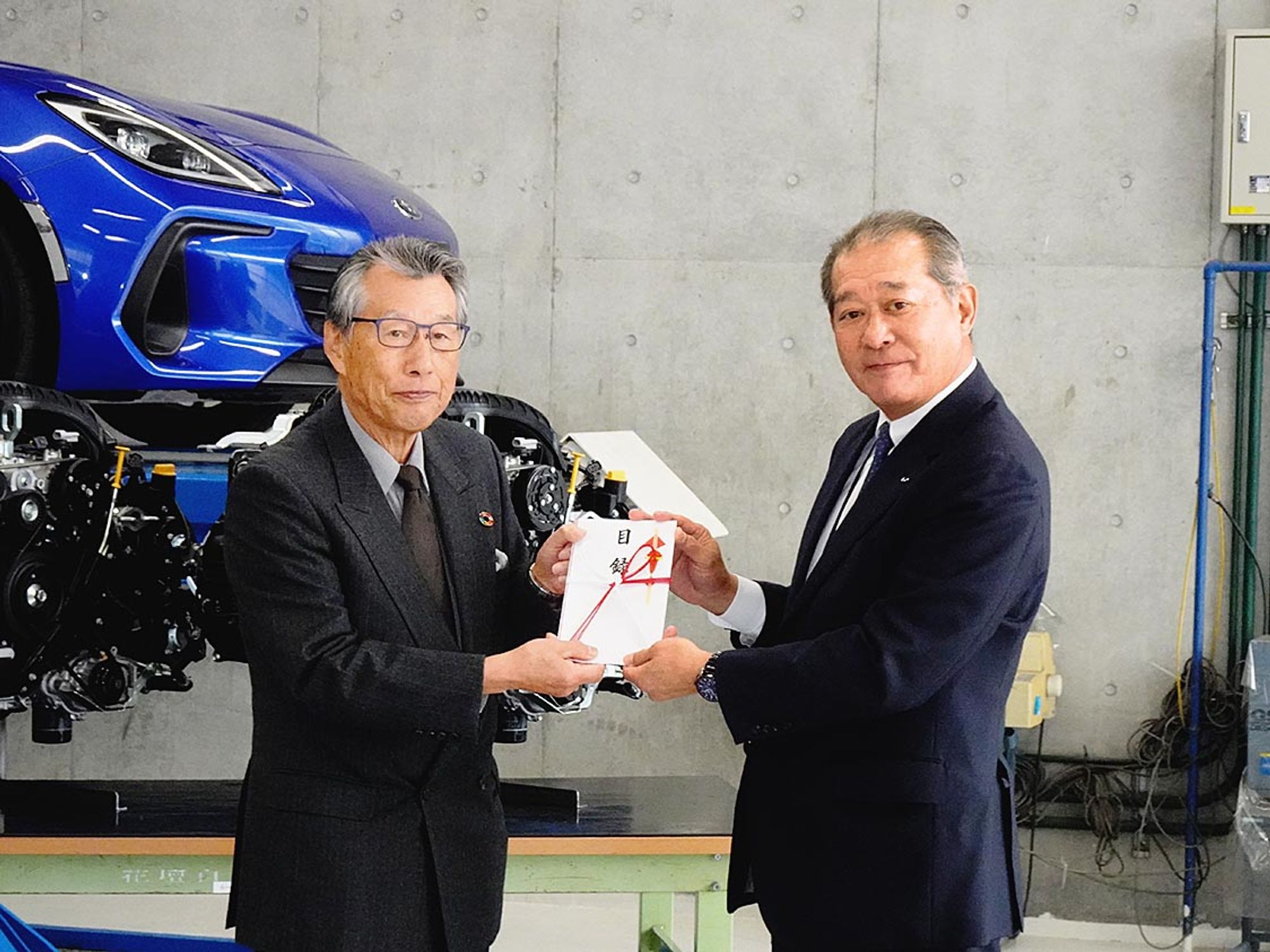 スバルとスバル東北、東北の整備系学校5校にエンジンを寄贈